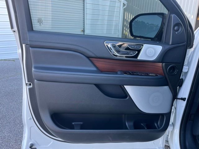 Used 2023 Lincoln Navigator Reserve AWD/4WD image 13