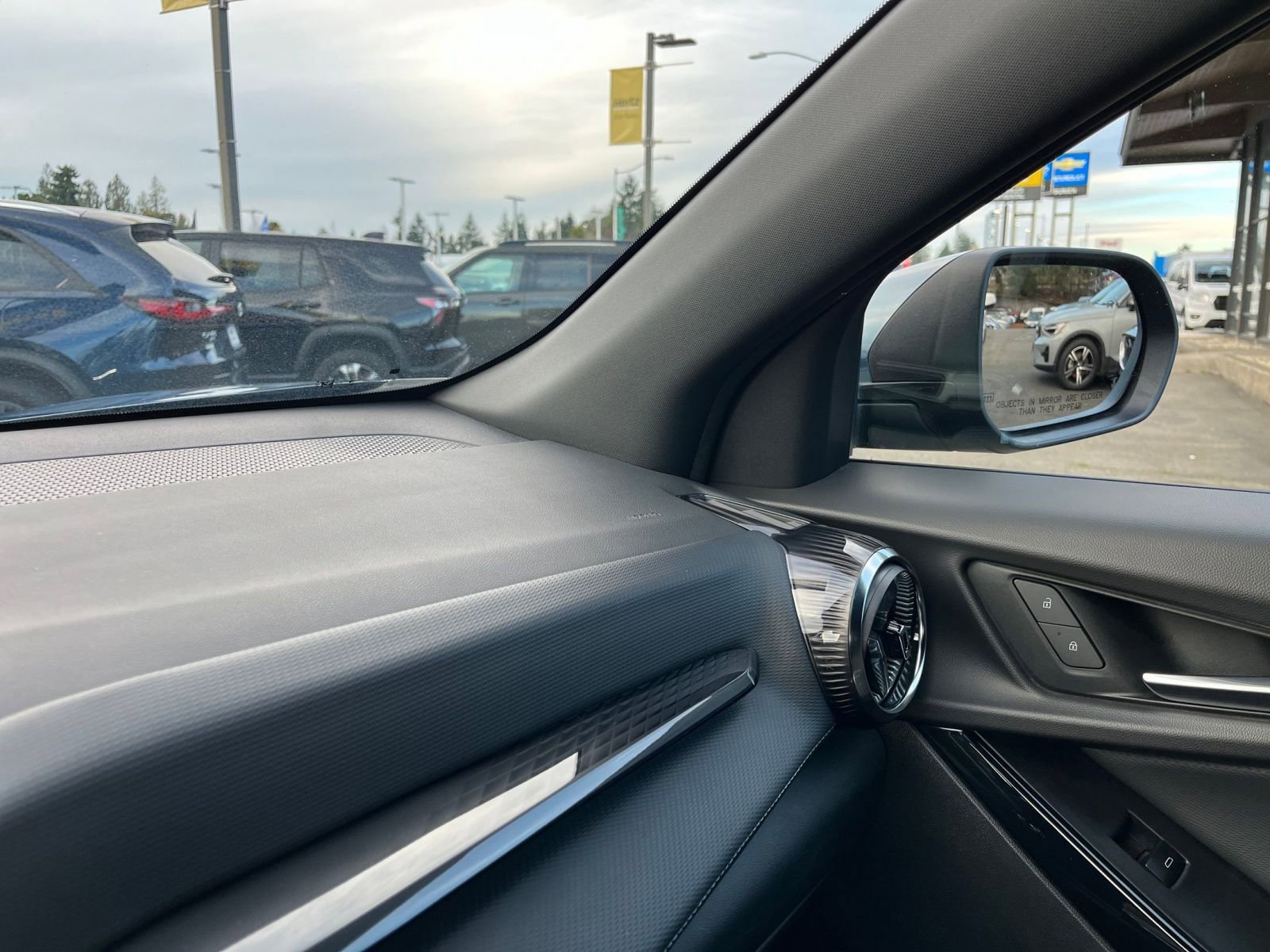 Used 2025 Chevrolet Equinox LT image 35