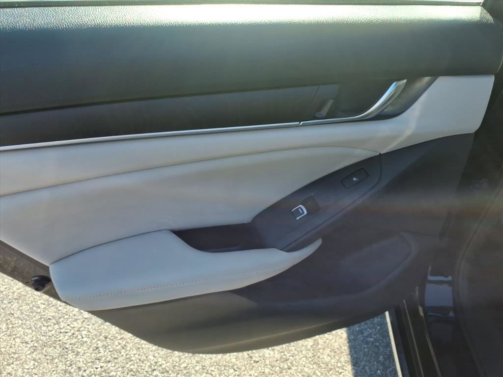 Used 2018 Honda Accord Touring image 21