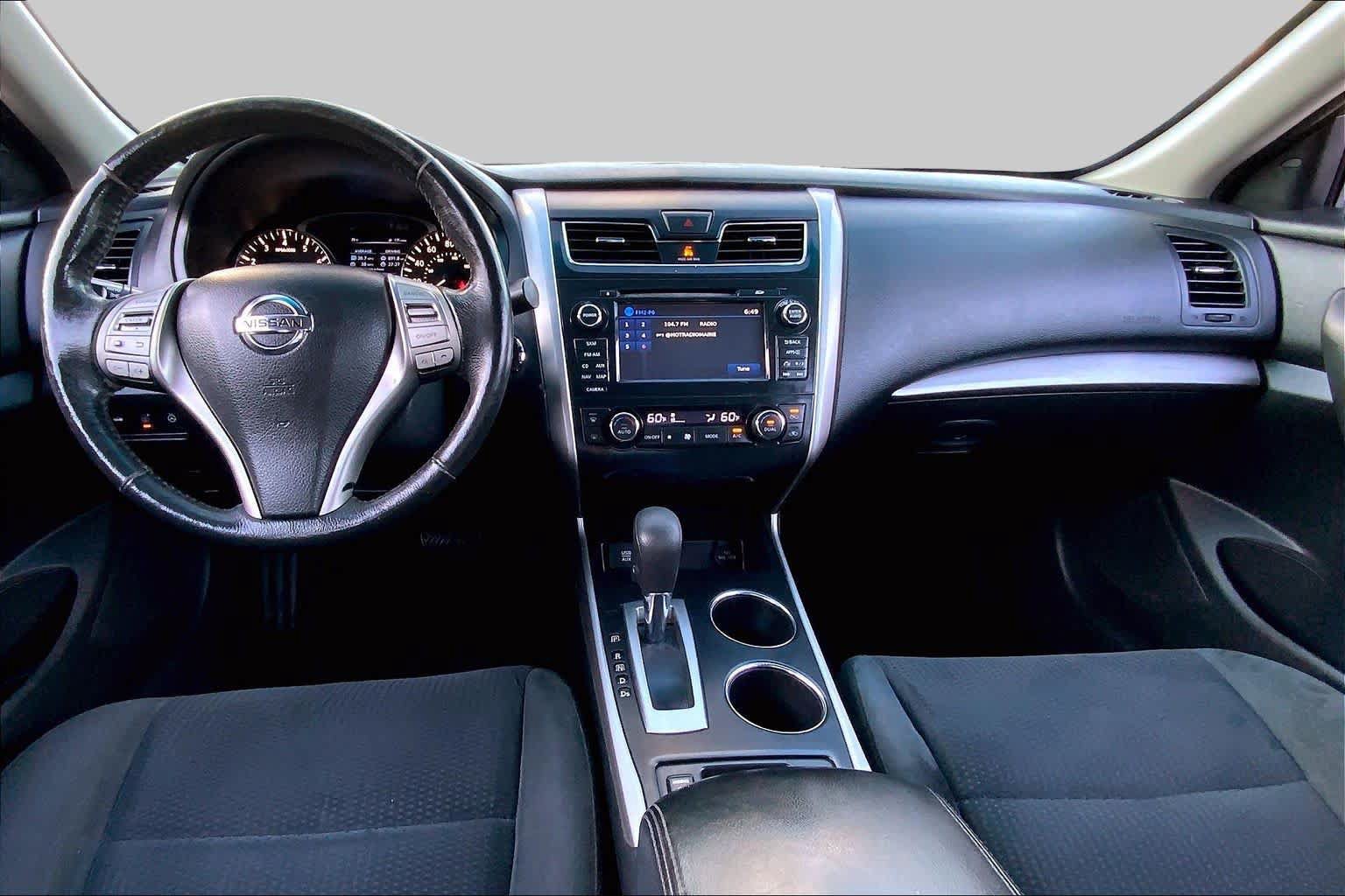 Used 2015 Nissan Altima 2.5 SV w/ Convenience Package FWD image 16