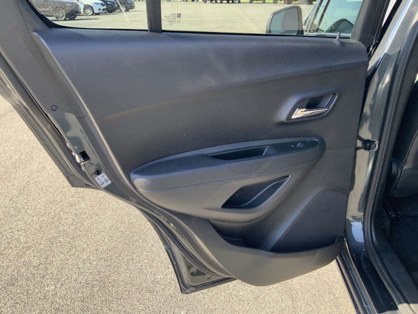 Used 2018 Chevrolet Trax LT w/ LT Convenience Package FWD image 42