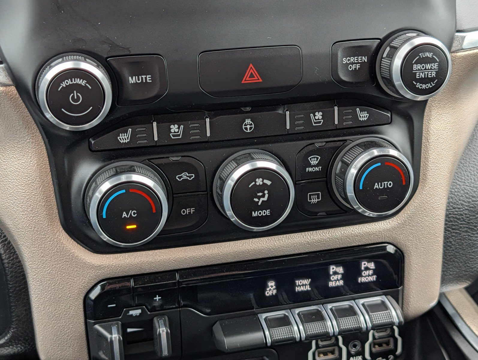Used 2019 RAM 1500 Laramie AWD/4WD image 22