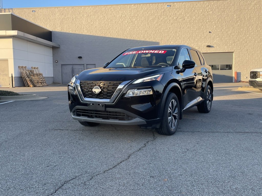 Used 2023 Nissan Rogue SV image 3