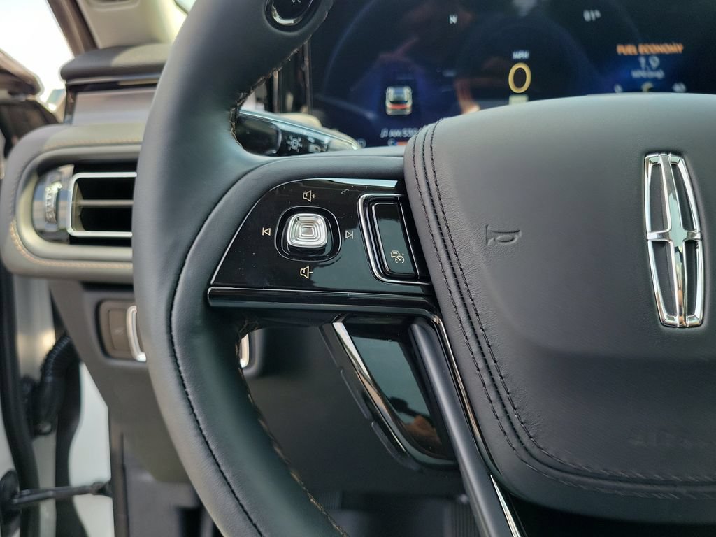New 2026 Lincoln Aviator AWD image 25