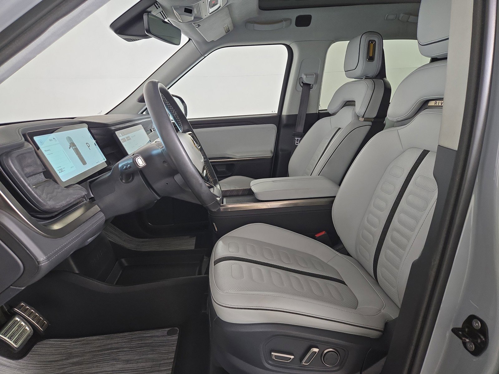 Used 2022 Rivian R1T Adventure image 20