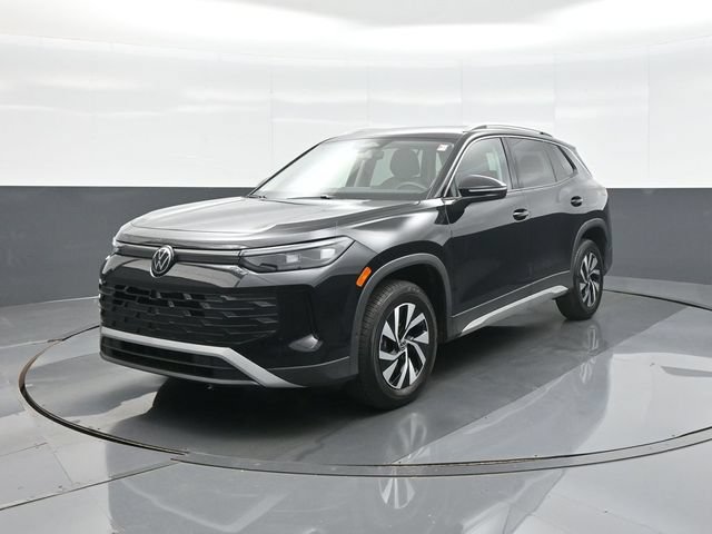Used 2025 Volkswagen Tiguan S AWD/4WD image 3