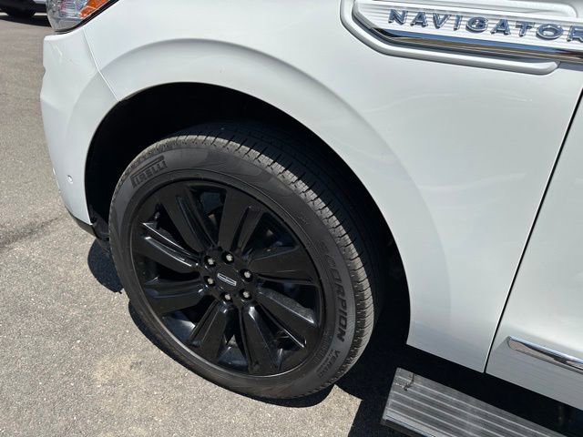 Used 2022 Lincoln Navigator Reserve image 10