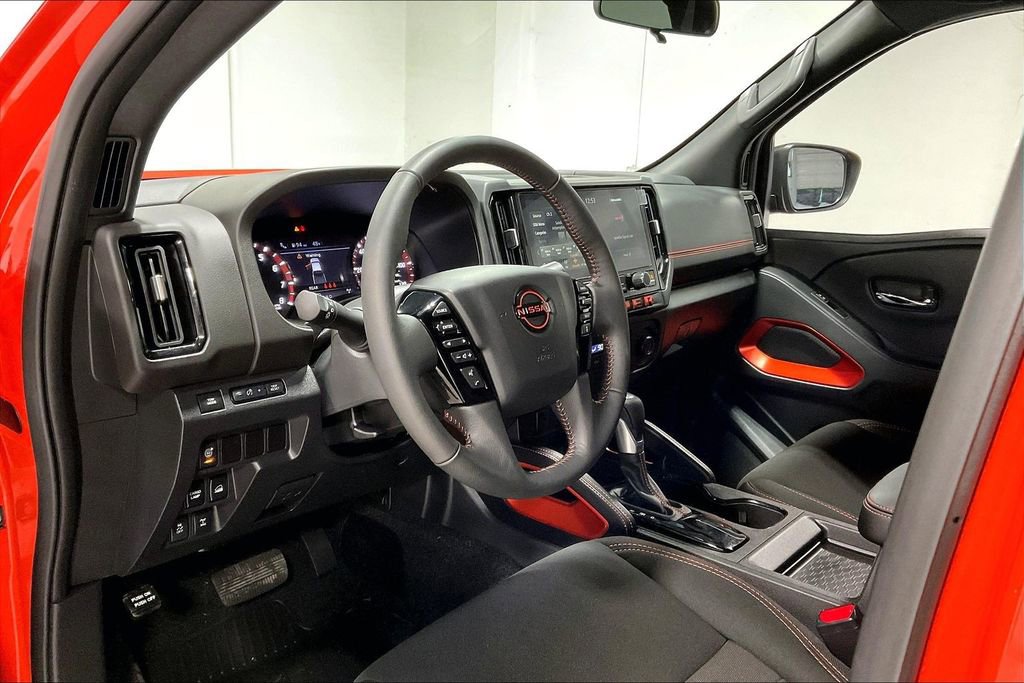 Used 2025 Nissan Frontier PRO-4X image 16