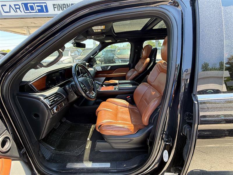 Used 2020 Lincoln Navigator Reserve w/ Luxury Package RWD image 18