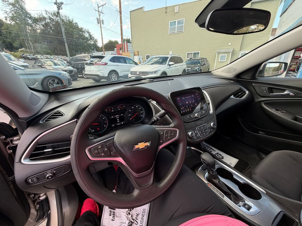 Used 2022 Chevrolet Malibu LT FWD image 21