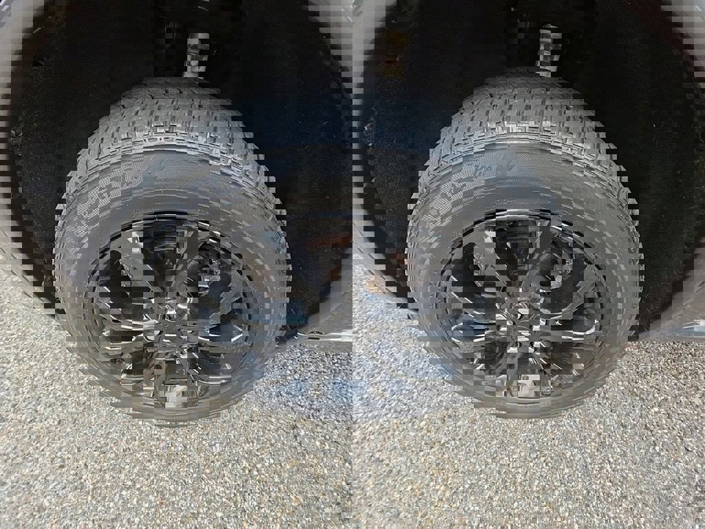 Used 2019 Dodge Durango SXT image 31