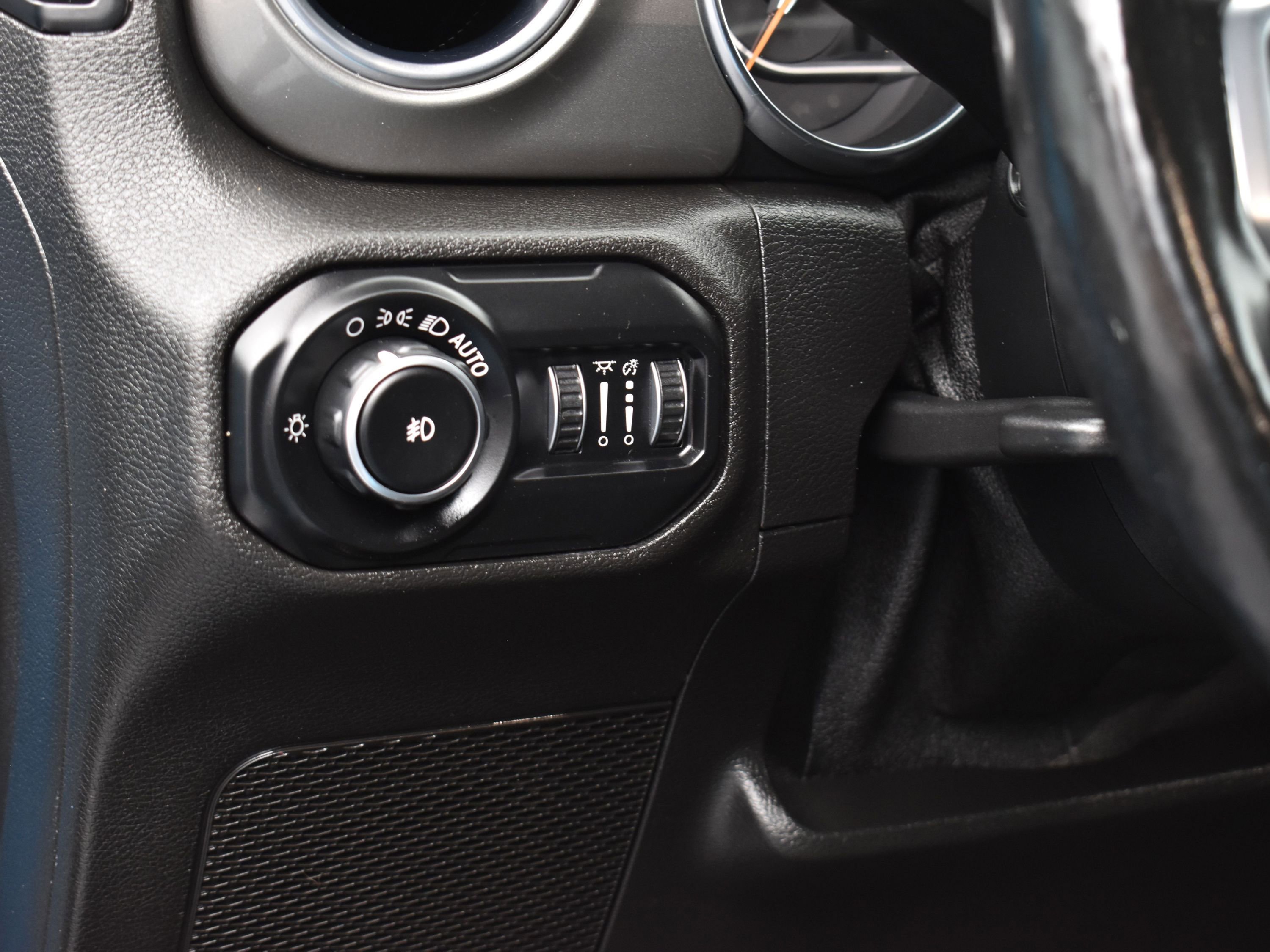 Used 2020 Jeep Wrangler Unlimited Sahara image 22