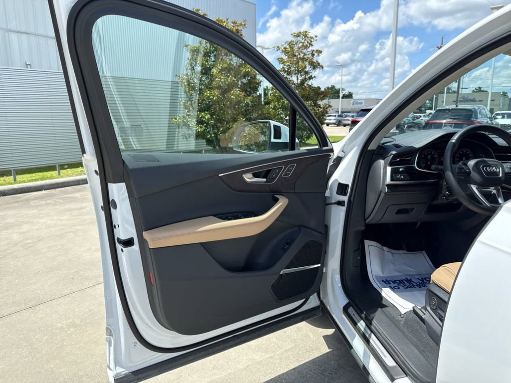Used 2025 Audi Q7 3.0T Prestige image 24
