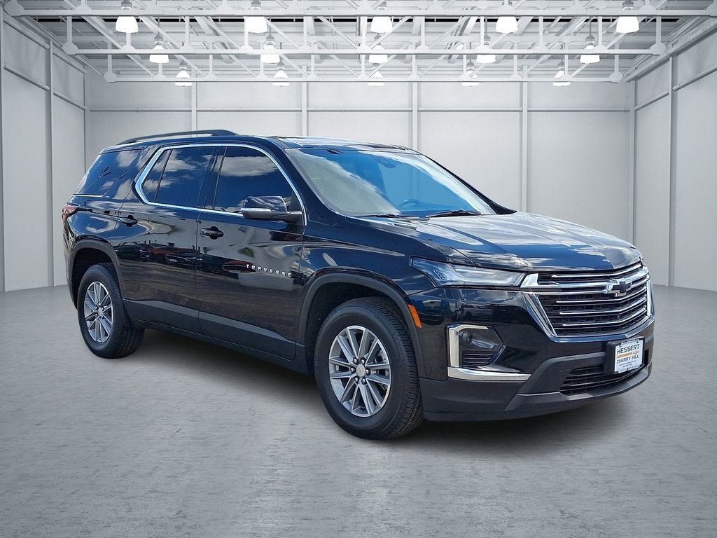 Certified 2022 Chevrolet Traverse LT w/ LPO, Cargo Package FWD image 4