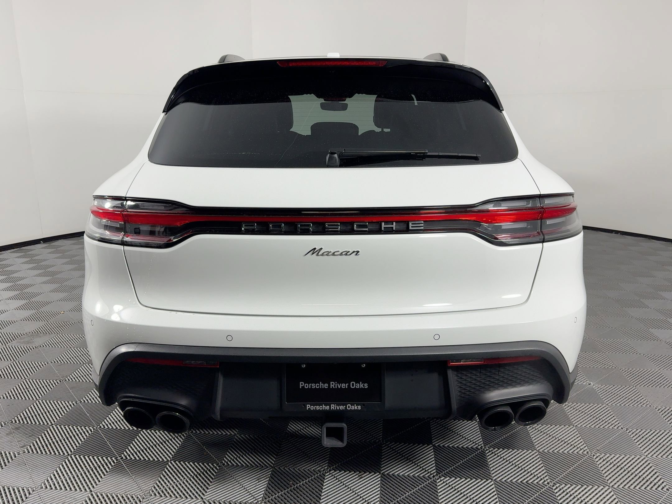 Certified 2024 Porsche Macan image 10