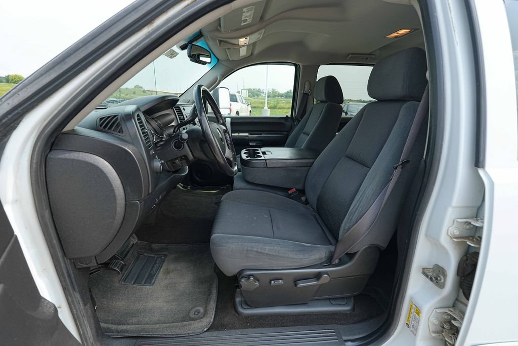 Used 2009 Chevrolet Silverado 2500 LT w/ Exterior Plus Package AWD/4WD image 11