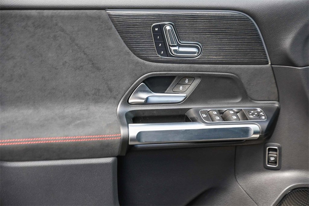 Used 2024 Mercedes-Benz EQB 300 4MATIC image 20