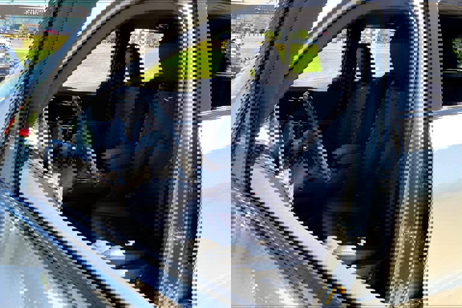 Used 2025 Cadillac XT4 Sport w/ Technology Package image 7