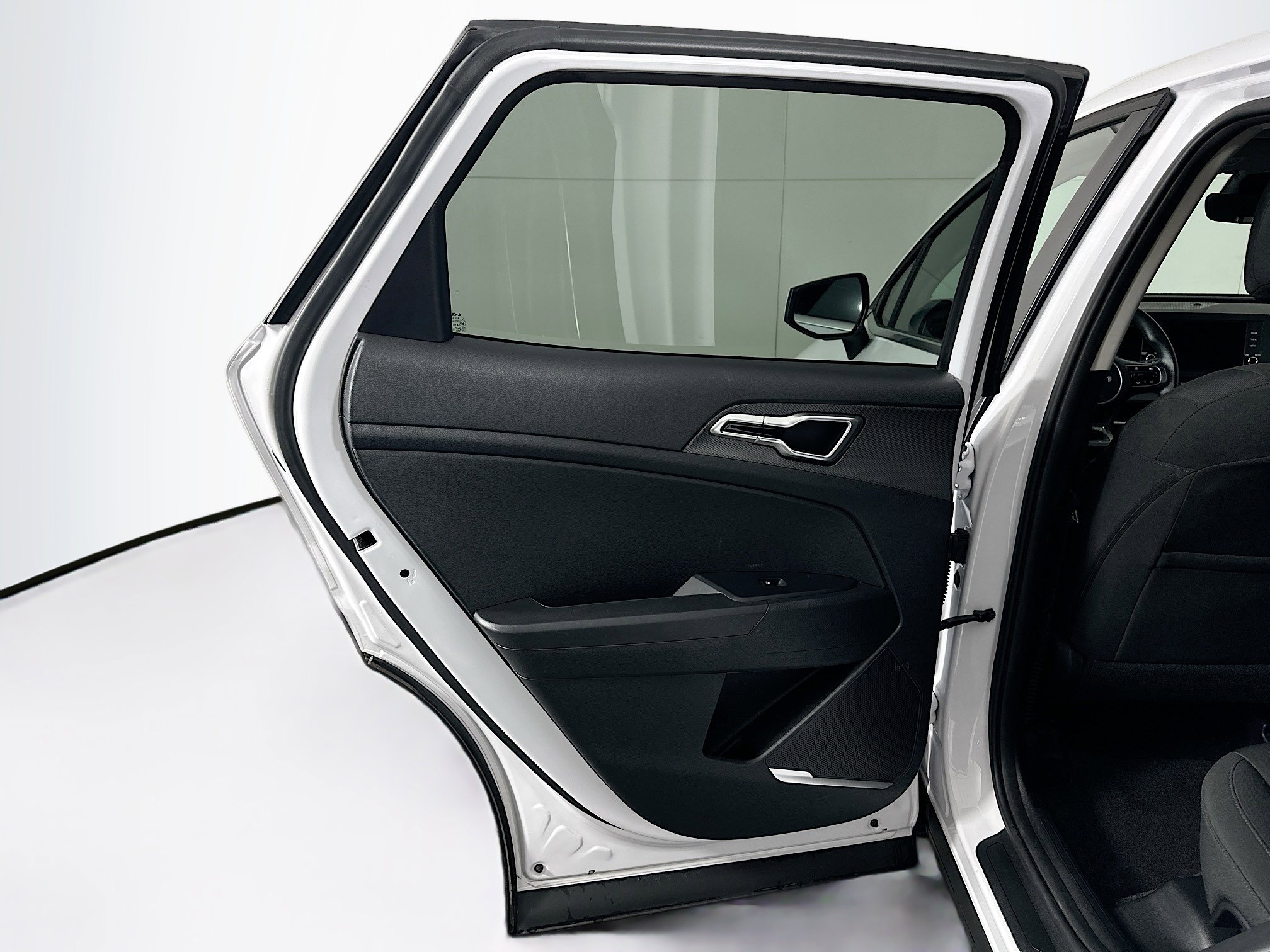 Used 2025 Kia Sportage LX image 32