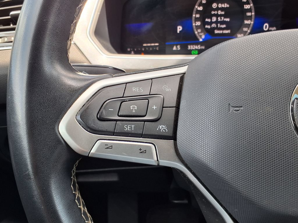 Used 2022 Volkswagen Tiguan SE w/ Panoramic Sunroof Package FWD image 25