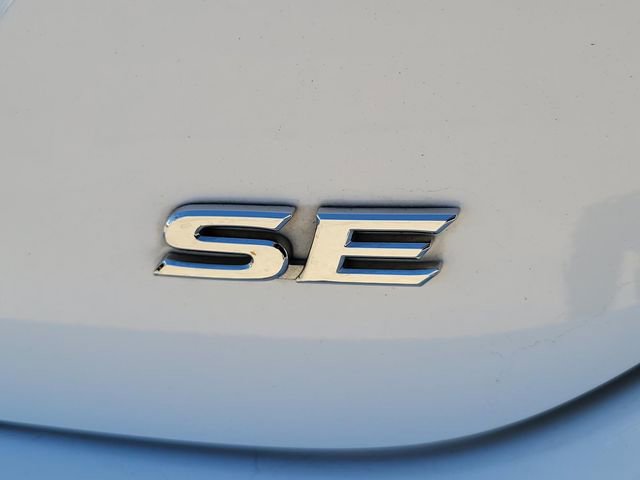 Used 2020 Toyota Camry SE w/ Carpet Mat Package image 4