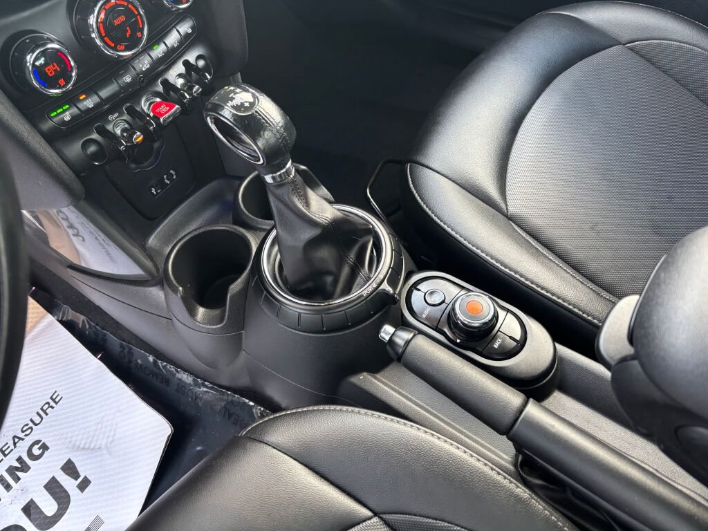 Used 2016 MINI Cooper 4-Door Hardtop image 15