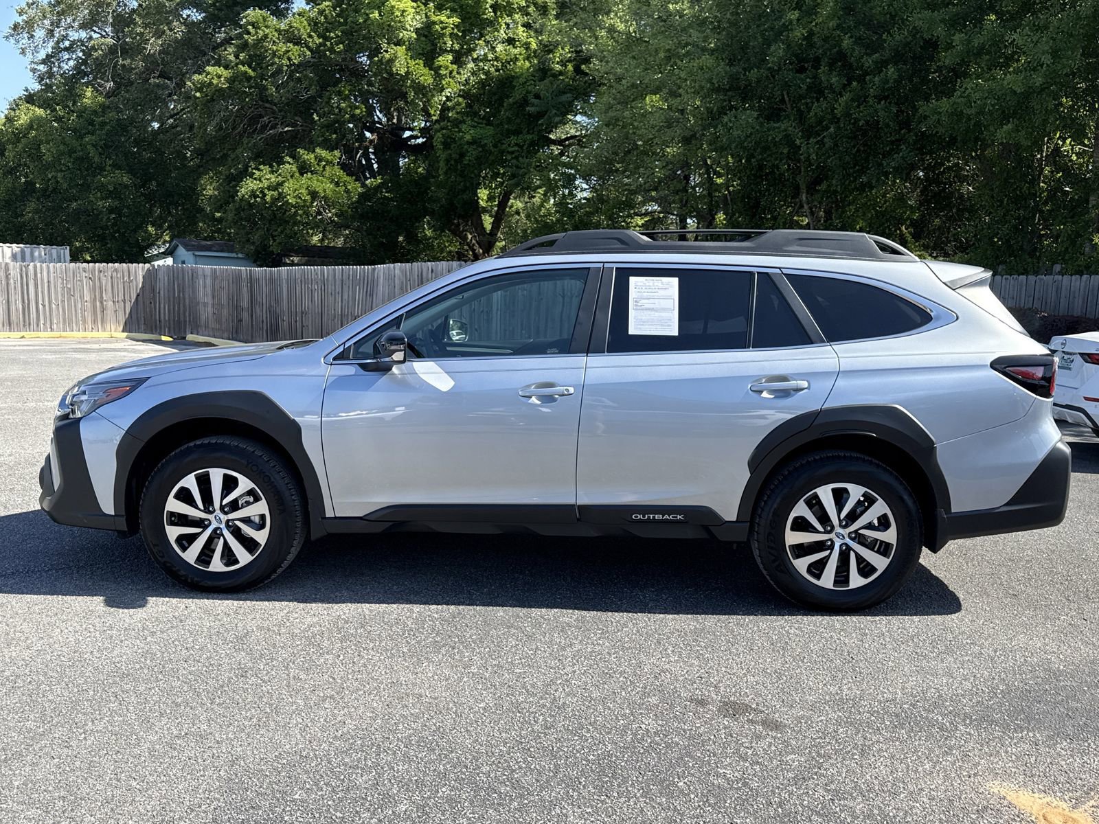 Used 2025 Subaru Outback Premium AWD/4WD image 2