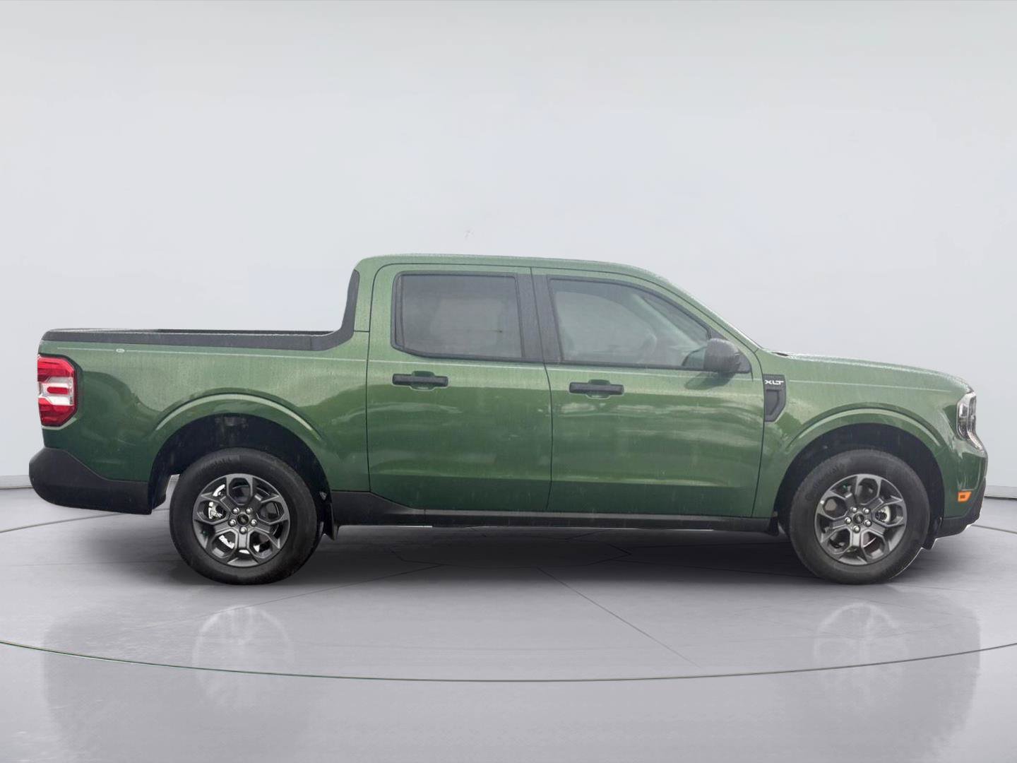Used 2025 Ford Maverick XLT w/ Equipment Group 302A AWD/4WD image 2