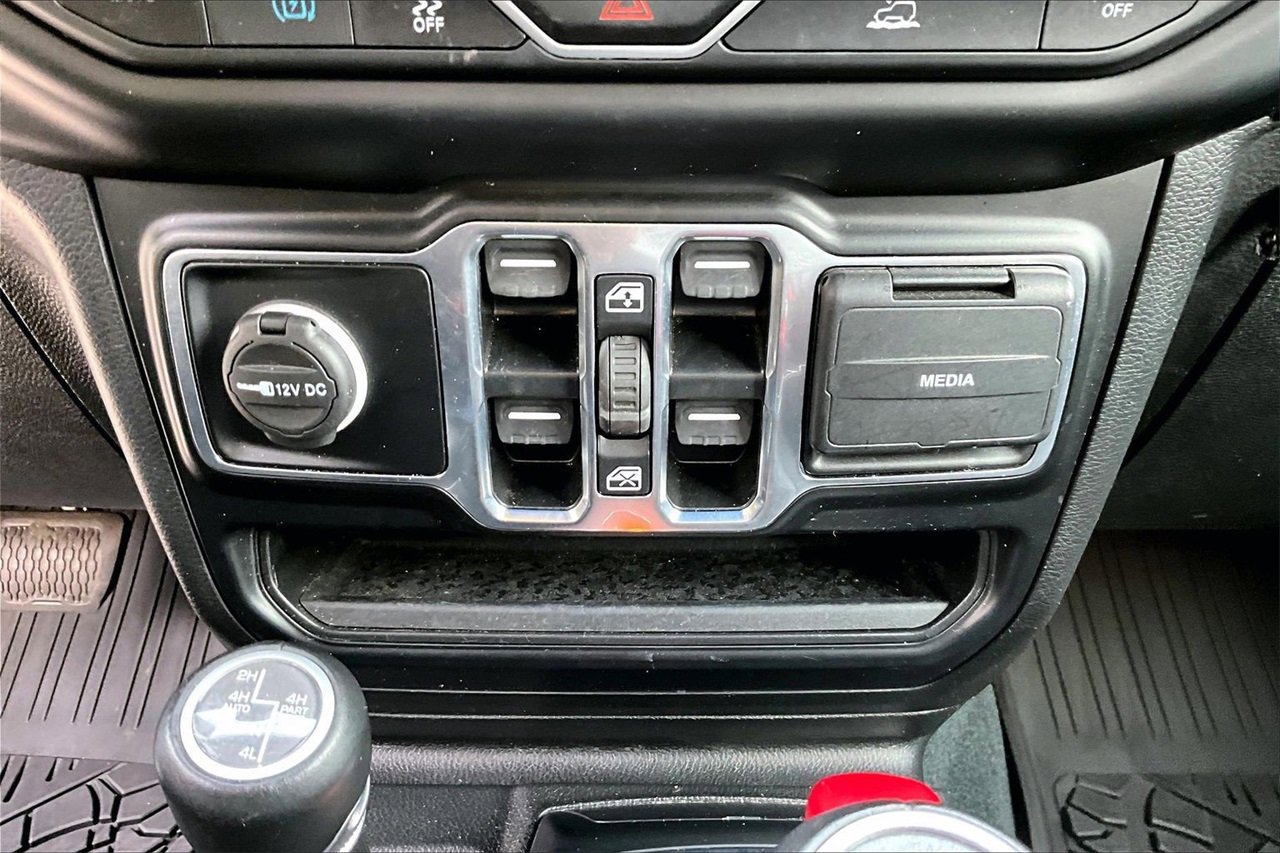 Used 2022 Jeep Wrangler Unlimited Sahara image 16