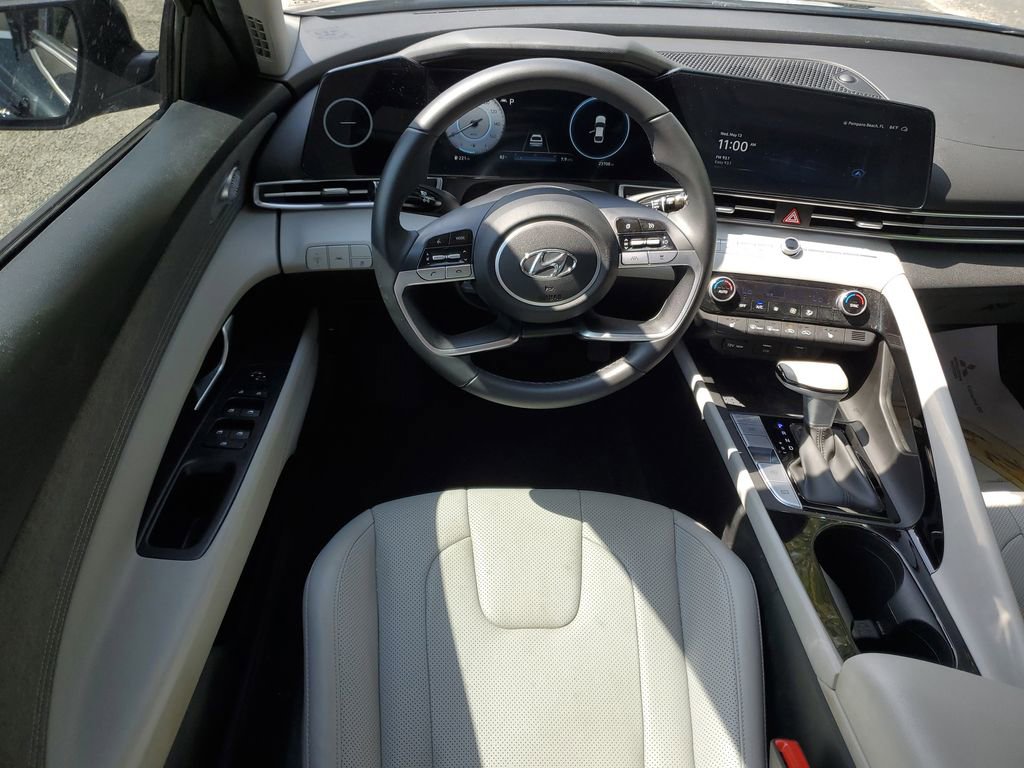Used 2023 Hyundai Elantra Limited FWD image 10