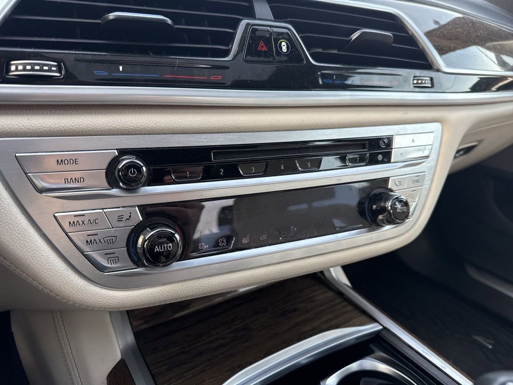 Used 2018 BMW 750i xDrive AWD/4WD image 20