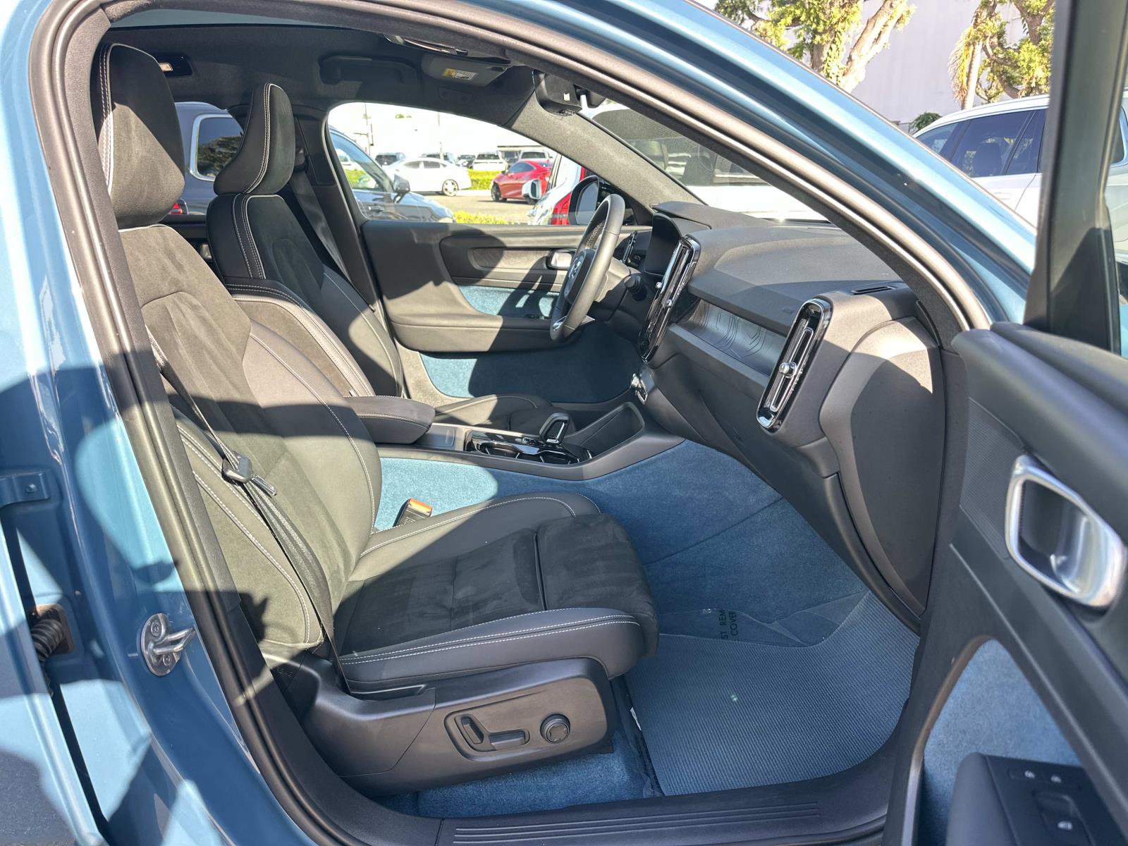 Certified 2023 Volvo C40 P8 Recharge Plus image 25