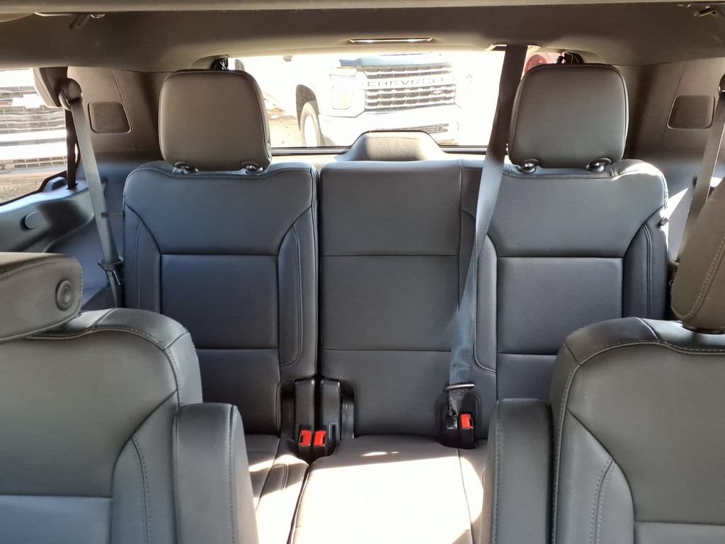 Used 2021 Chevrolet Tahoe Z71 w/ Luxury Package AWD/4WD image 27