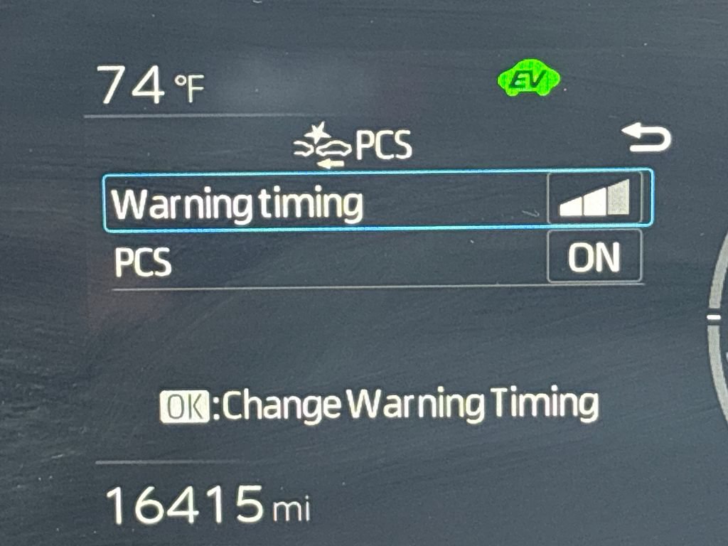 Used 2025 Toyota Prius LE FWD image 39