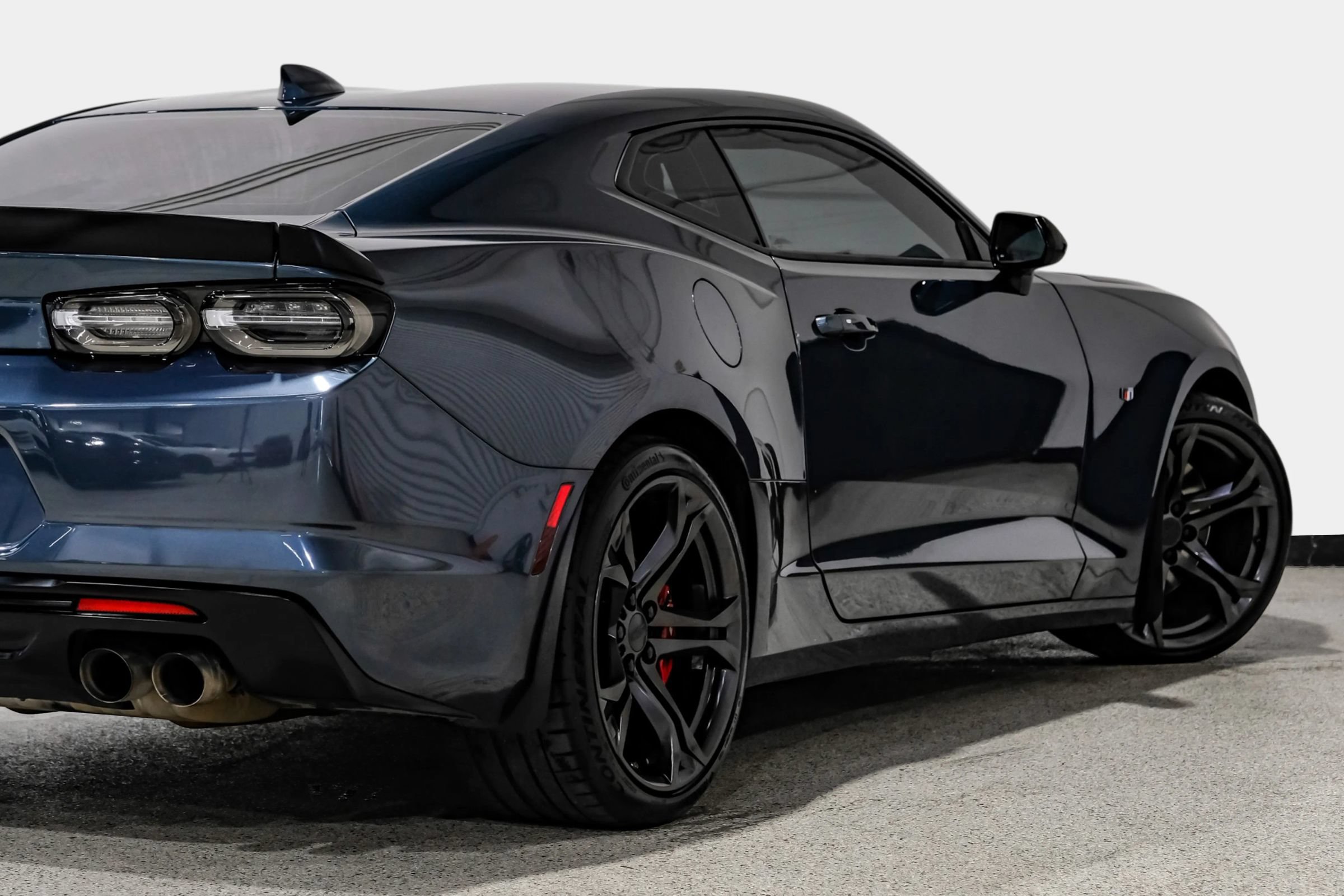 Used 2019 Chevrolet Camaro SS RWD image 17