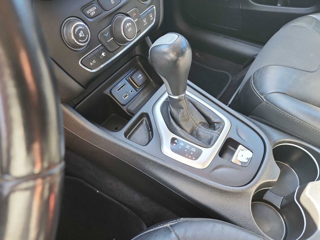 Used 2018 Jeep Cherokee Latitude Plus image 23