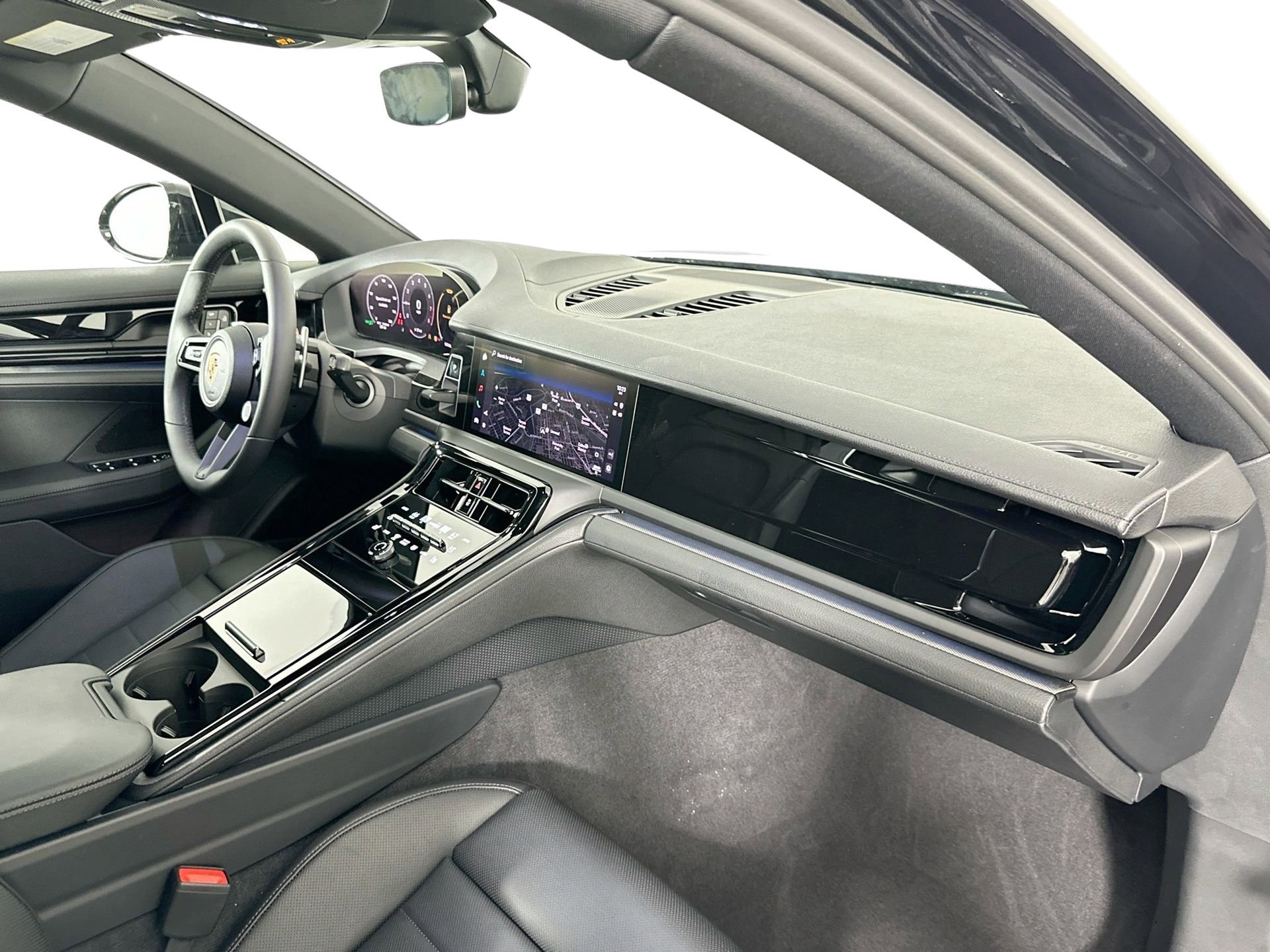 Certified 2025 Porsche Panamera 4 image 29