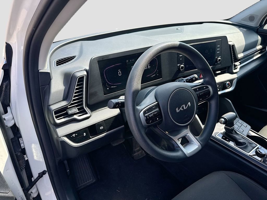 Used 2024 Kia Sportage LX image 9