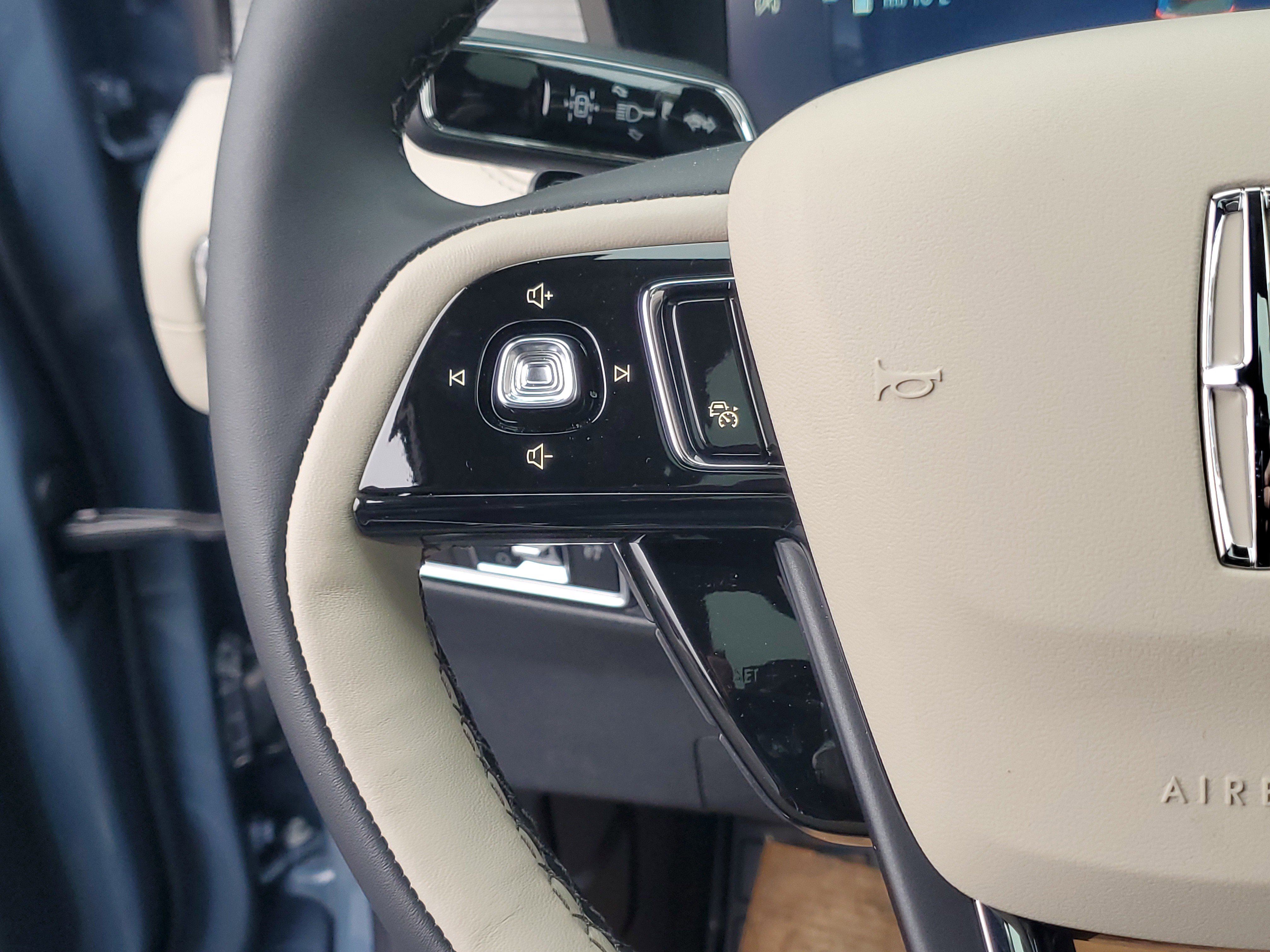 New 2026 Lincoln Corsair Premiere image 17