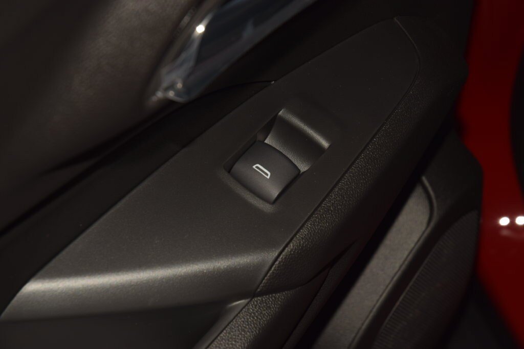 New 2026 Chevrolet Trax RS w/ Sunroof Package FWD image 45