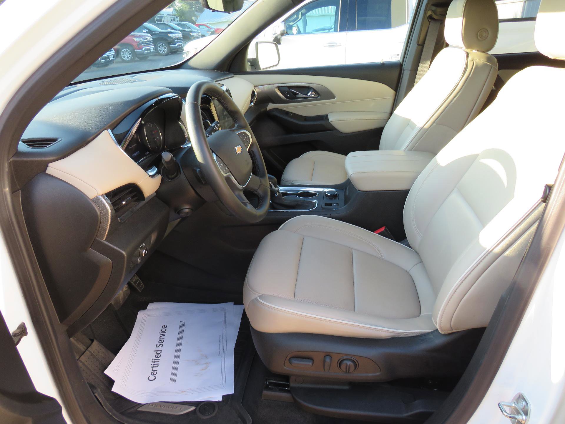 Used 2023 Chevrolet Traverse Premier image 3