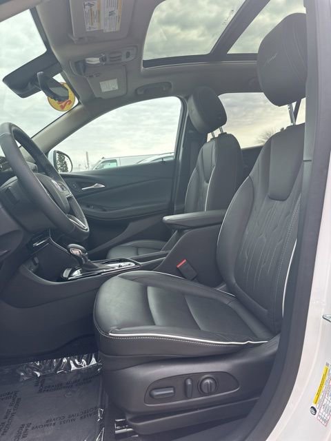 Used 2025 Buick Encore GX Avenir w/ Avenir Technology Package AWD/4WD image 39