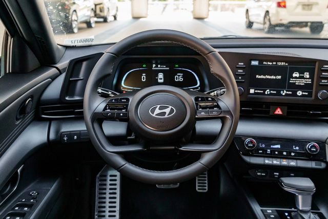New 2025 Hyundai Elantra Sport FWD image 19