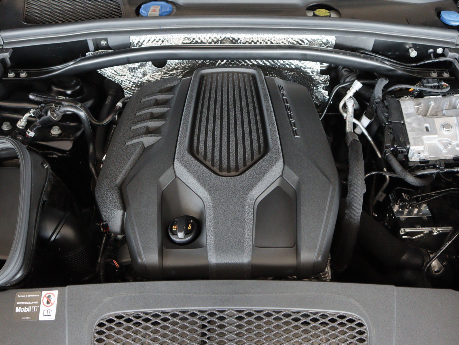 Certified 2026 Porsche Macan image 32