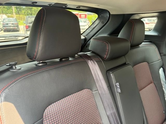 New 2026 Nissan Kicks SR FWD image 30