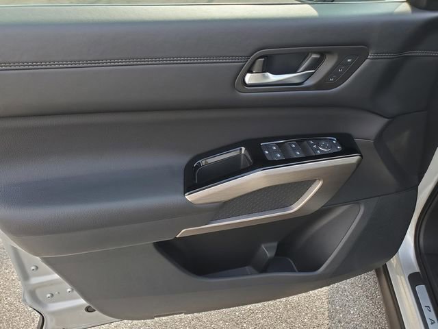 Certified 2025 Nissan Pathfinder Platinum w/ Cargo Package image 17