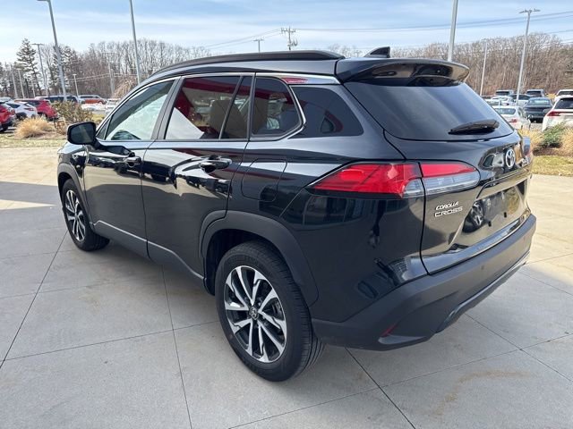 Used 2025 Toyota Corolla Cross XLE image 5
