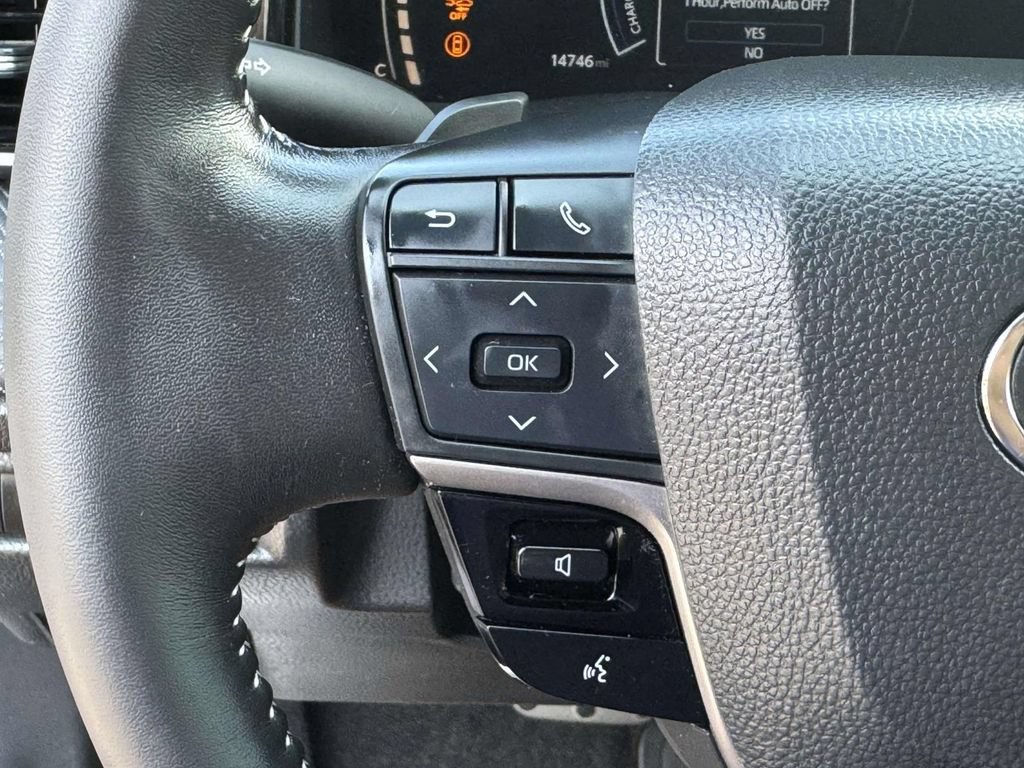 Used 2025 Toyota Camry SE FWD image 12