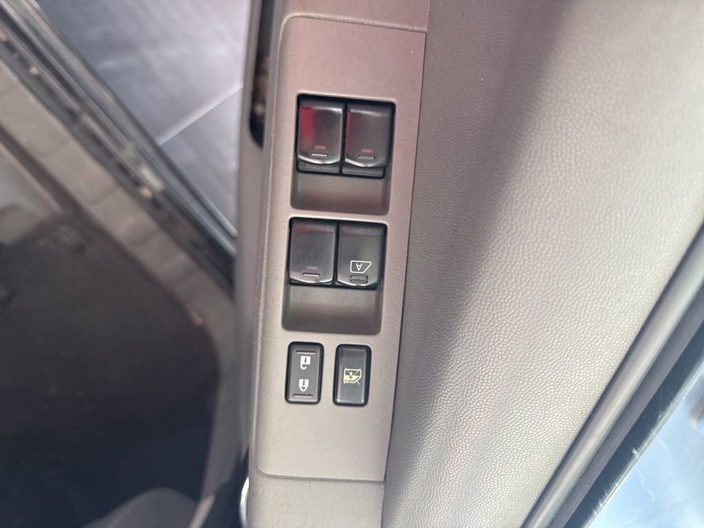 Used 2020 Nissan Frontier SV image 11