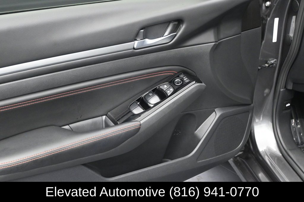 Used 2023 Nissan Altima 2.5 SR FWD image 14